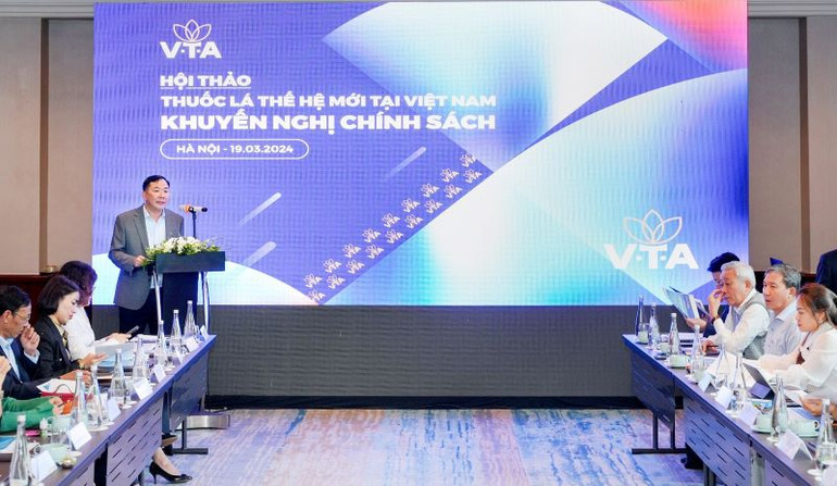 Ông Nguyễn Chí Nhân, Trưởng ban Pháp chế Thông tin - Đào tạo (Hiệp hội Thuốc lá Việt Nam-VTA) phát biểu ý kiến.