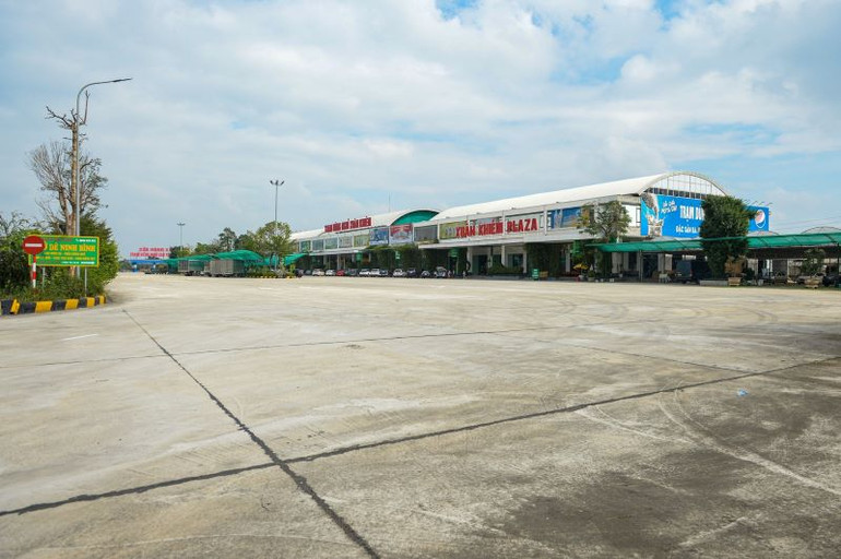 Một trạm dừng nghỉ trên tuyến cao tốc bắc-nam. Một trạm dừng nghỉ trên tuyến cao tốc bắc-nam.