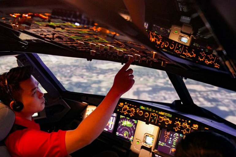 Đào tạo phi công tại Học viện Hàng không Vietjet. Đào tạo phi công tại Học viện Hàng không Vietjet.