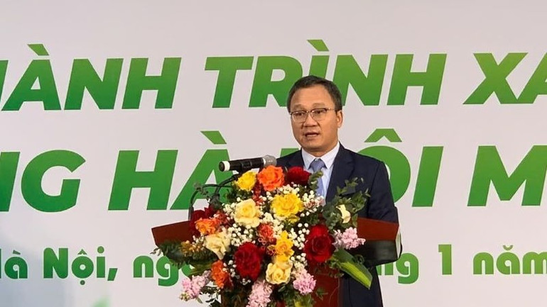 Chủ tịch Hội đồng thành viên-Tổng Giám đốc Công ty Trách nhiệm hữu hạn Một thành viên Đường sắt Hà Nội (Hanoi Metro) Khuất Việt Hùng phát động đợt cao điểm vận tải Tết.