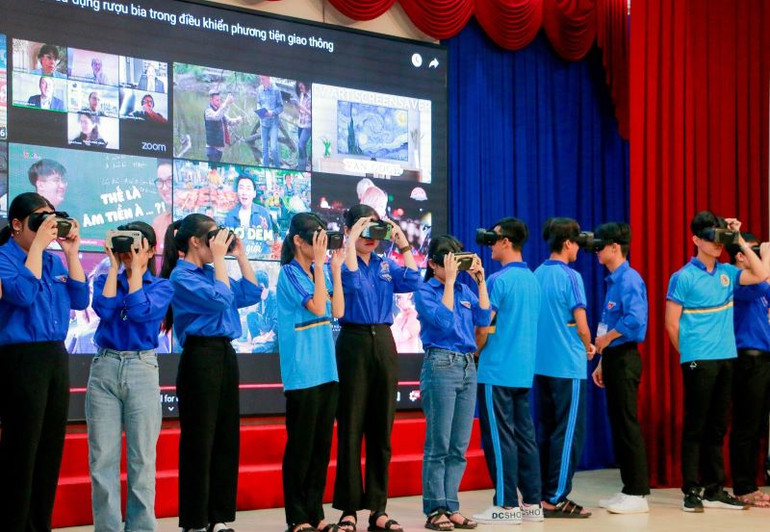 Chương trình gồm 4 hợp phần trực tuyến được thiết kế thân thiện với người sử dụng.