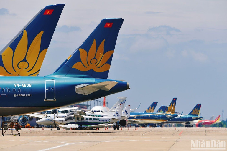 Các hãng hàng không được yêu cầu chủ động điều chỉnh lịch bay trong điều kiện có thể, chuyển lịch bay sớm lên trước hoặc lùi lại sau thời gian có thời tiết xấu.