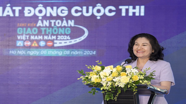 Thứ trưởng Lao động-Thương binh và Xã hội Nguyễn Thị Hà phát biểu ý kiến.