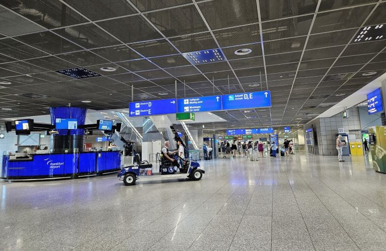 Trong năm 2024, Vietnam Airlines duy trì khai thác ổn định 12 chuyến bay khứ hồi mỗi tuần đến Frankfurt, tăng thêm 2 chuyến/tuần so với năm 2019.