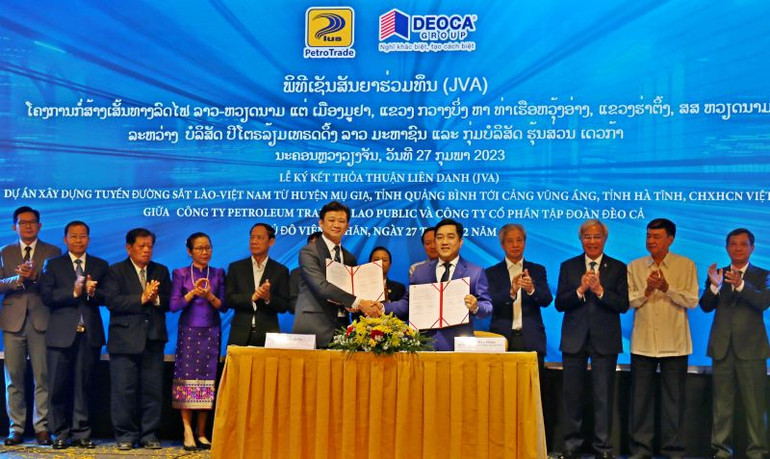 Liên danh Tập đoàn Đèo Cả-Công ty Thương mại Dầu khí Lào là nhà đầu tư dự án đường sắt đoạn Vũng Áng-Tân Ấp-Mụ Giạ theo phương thức PPP. Liên danh Tập đoàn Đèo Cả-Công ty Thương mại Dầu khí Lào là nhà đầu tư dự án đường sắt đoạn Vũng Áng-Tân Ấp-Mụ Giạ theo phương thức PPP.