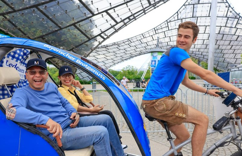 Dịch vụ xe đạp du lịch tại sân vận động Olympic.