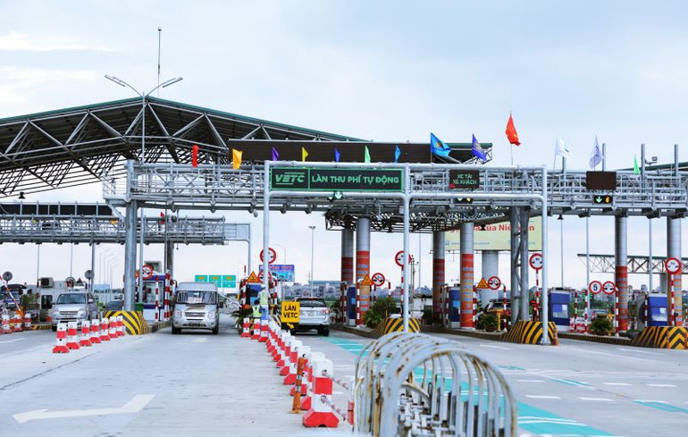 Lĩnh vực giao thông từ lâu đã áp dụng phương thức thu phí thanh toán không tiền mặt như dịch vụ thu phí không dừng (ETC).