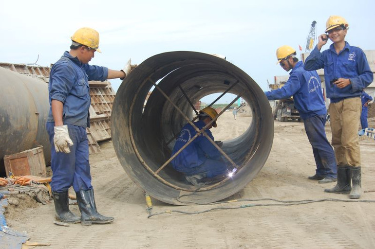 Trường hợp nhà thầu giảm giá khoảng 10% thì cũng không quá lo ngại, nhưng giảm giá bất thường tới vài chục phần trăm là điều hết sức nguy hiểm. Trường hợp nhà thầu giảm giá khoảng 10% thì cũng không quá lo ngại, nhưng giảm giá bất thường tới vài chục phần trăm là điều hết sức nguy hiểm.