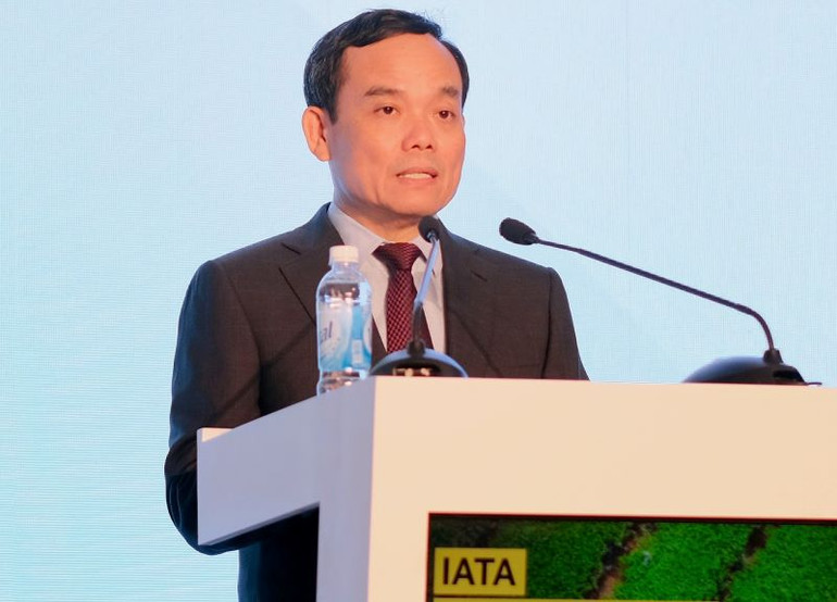 Phó Thủ tướng Trần Lưu Quang, Chủ tịch Ủy ban An toàn giao thông quốc gia phát biểu ý kiến.