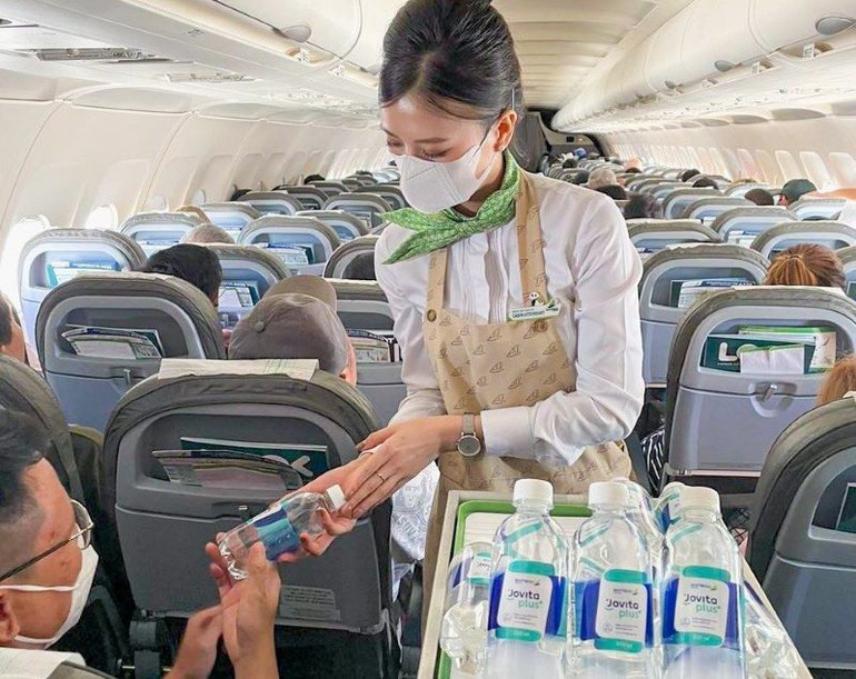 Từ tháng 5 này, nước uống kiềm Jovita Plus được phục vụ trên tất cả các chuyến bay của hãng hàng không Bamboo Airways. Từ tháng 5 này, nước uống kiềm Jovita Plus được phục vụ trên tất cả các chuyến bay của hãng hàng không Bamboo Airways.