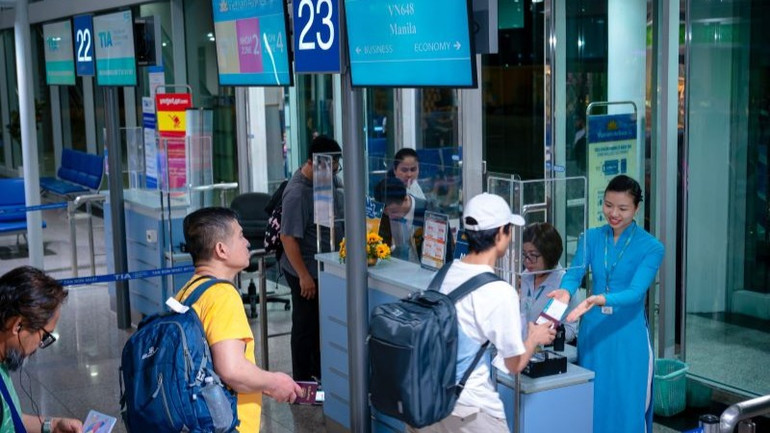 Vietnam Airlines là hãng hàng không Việt Nam đầu tiên khai thác đường bay thẳng đến Philippines. Vietnam Airlines là hãng hàng không Việt Nam đầu tiên khai thác đường bay thẳng đến Philippines.