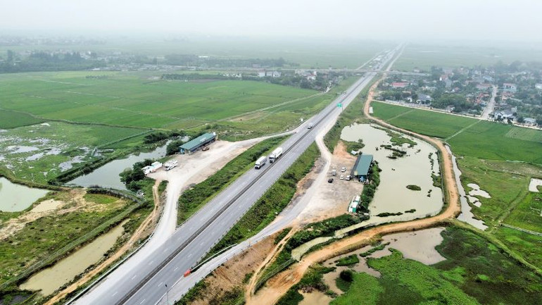 Trạm dừng nghỉ tại Km 329+700 thuộc dự án Mai Sơn-Quốc lộ 45.