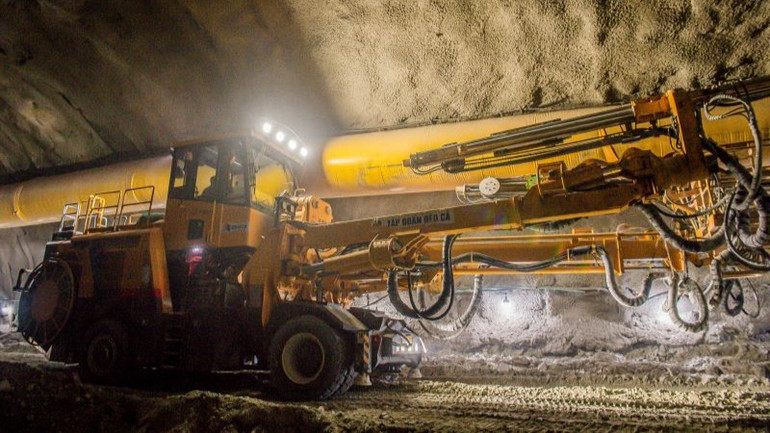 Riêng các hạng mục hầm, nhà thầu thi công liên tục 24/7, các kỹ sư, công nhân thay ca làm việc không ngừng nghỉ.