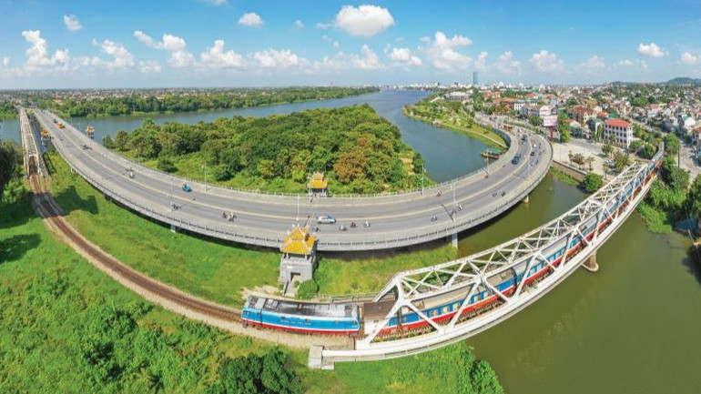 Năm 2024, doanh thu hợp nhất của Tổng Công ty ước đạt gần 9.700 tỷ đồng, tăng gần 8% so với kế hoạch; lợi nhuận sau thuế ước đạt hơn 220 tỷ đồng; trong đó lợi nhuận Công ty mẹ ước đạt 6 tỷ đồng.