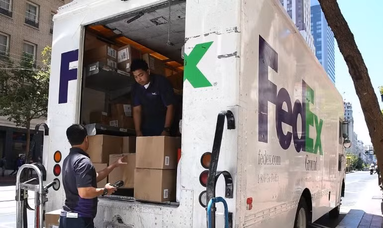 Việt Nam nổi lên với tiềm năng tăng trưởng đáng kể, đóng vai trò quan trọng trong việc nâng cao vị thế của khu vực với chuỗi giá trị sản xuất toàn cầu. Việt Nam nổi lên với tiềm năng tăng trưởng đáng kể, đóng vai trò quan trọng trong việc nâng cao vị thế của khu vực với chuỗi giá trị sản xuất toàn cầu.