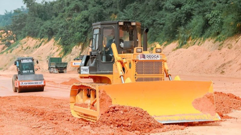 San lấp mặt bằng triển khai dự án đường cao tốc Hữu Nghị-Chi Lăng.