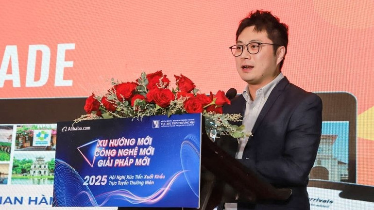Ông Young Liu, Giám đốc Quốc gia Alibaba.com Việt Nam phát biểu. Ông Young Liu, Giám đốc Quốc gia Alibaba.com Việt Nam phát biểu.