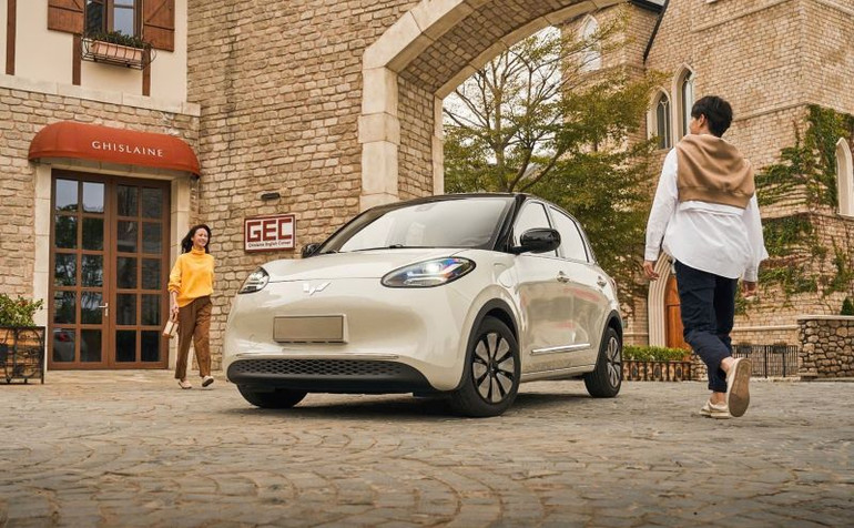 Wuling Bingo được giới thiệu tại Việt Nam giai đoạn đầu với 2 phiên bản pin có dung lượng 31,9 kW giờ và 37,9 kW giờ, tương ứng chạy được quãng đường 333 km và 410 km, cho phép khách hàng lựa chọn tùy theo nhu cầu sử dụng.