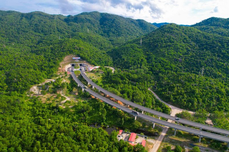 Theo ước tính, số lượng km đường bộ cao tốc thi công, hoàn thành từ nay đến năm 2030 gấp 16 lần so với giai đoạn 2006-2010, chưa kể các dự án kết nối liên vùng, quan trọng khác.