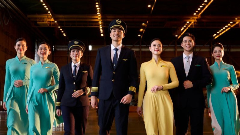 Đội ngũ phi công và tiếp viên được đào tạo bài bản, góp phần tạo nên những hành trình vạn dặm đáng nhớ dành cho khách hàng.