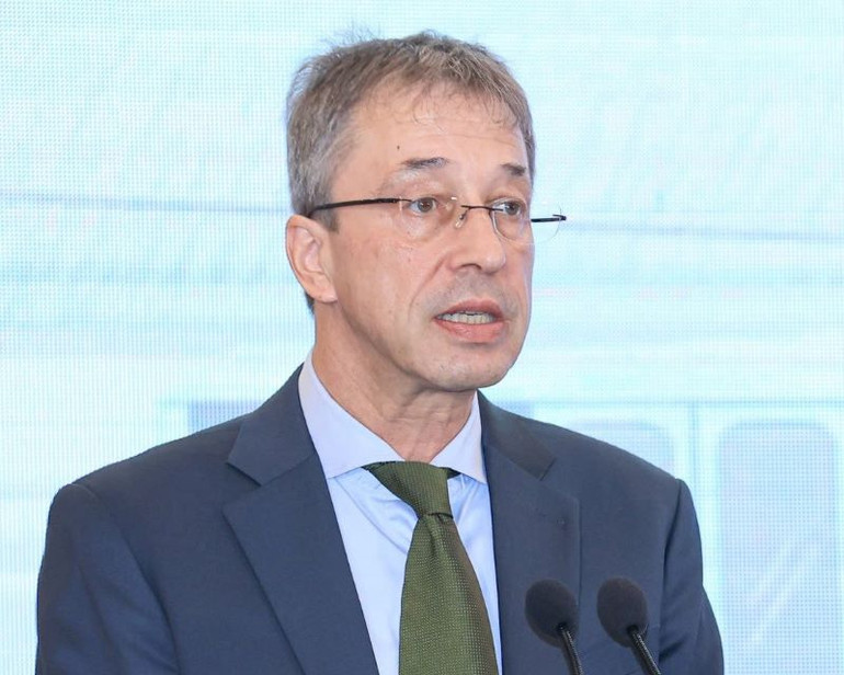 Ông Thomas Wiersing, Đại diện lâm thời, Phó trưởng Phái đoàn Liên minh châu Âu (EU) tại Việt Nam đánh giá cao vai trò của đường sắt để giảm phát thải. Ảnh: TẠ HẢI