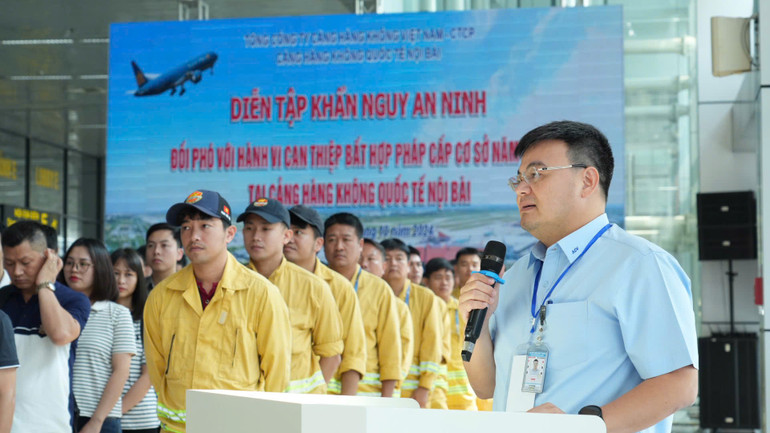 Ông Tô Tử Hà - Giám đốc Cảng HKQT Nội Bài phát biểu.