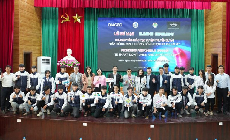 Các đại biểu và sinh viên Các đại biểu và sinh viên