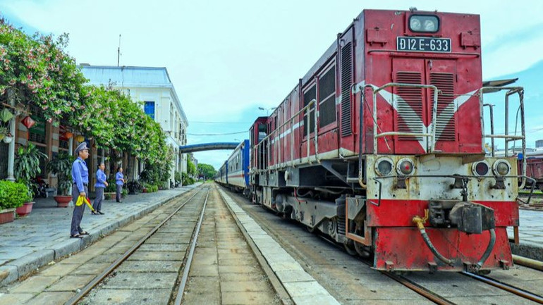 Ngành đường sắt sẽ nâng cấp, cải tạo một số ga, tổ chức các kho ngoại quan ICD, logistics; xúc tiến làm việc với địa phương trong nước để hiện thực hóa mục tiêu đưa cửa khẩu vào sâu trong nội địa, vận chuyển hàng hóa, nông sản địa phương tới thị trường quốc tế.