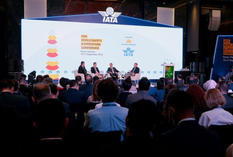 Toàn cảnh hội nghị.