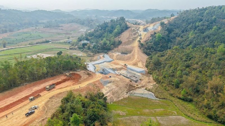 Các địa phương khẳng định quyết tâm bàn giao toàn bộ mặt bằng dự án trong tháng 4/2025 để nhà thầu tranh thủ thời tiết nắng ráo, tập trung thi công cơ bản trước khi mùa mưa tới.