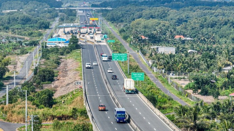 Mở rộng đường cao tốc Thành phố Hồ Chí Minh-Trung Lương-Mỹ Thuận là mong mỏi của hàng nghìn lái xe và người dân hằng ngày di chuyển trên tuyến huyết mạch nối Thành phố Hồ Chí Minh với vùng Đồng bằng sông Cửu Long. Mở rộng đường cao tốc Thành phố Hồ Chí Minh-Trung Lương-Mỹ Thuận là mong mỏi của hàng nghìn lái xe và người dân hằng ngày di chuyển trên tuyến huyết mạch nối Thành phố Hồ Chí Minh với vùng Đồng bằng sông Cửu Long.