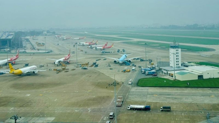 Các đơn vị tại Tân Sơn Nhất được yêu cầu triển khai biện pháp giảm thiểu những mối nguy xảy ra đối với hoạt động của các phương tiện, trang thiết bị trong khu bay.