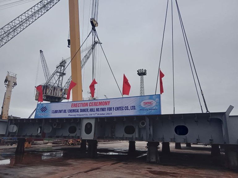 Cuối năm 2022, Công ty Đóng tàu Phà Rừng đã ký hợp đồng đóng mới lô tàu 3 chiếc chở dầu/hóa chất trọng tải 13 nghìn tấn xuất khẩu cho Công ty Y-Entec (Hàn Quốc).