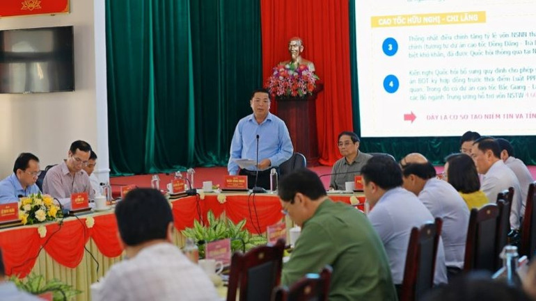 Thủ tướng Phạm Minh Chính làm việc với các địa phương và nhà đầu tư về dự án đường cao tốc Đồng Đăng-Trà Lĩnh ngày 14/11 vừa qua.