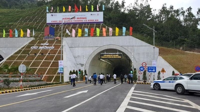 Tính toán sơ bộ chi phí tổng mức đầu tư hầm Cù Mông và đường dẫn hai đầu hầm là 1.299,7 tỷ đồng bằng nguồn vốn đầu tư công. Tính toán sơ bộ chi phí tổng mức đầu tư hầm Cù Mông và đường dẫn hai đầu hầm là 1.299,7 tỷ đồng bằng nguồn vốn đầu tư công.