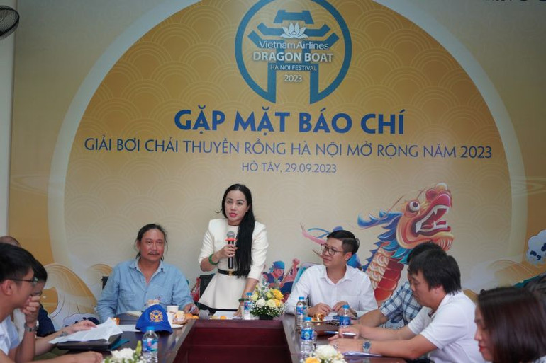 Bà Phạm Thị Mỹ Hoa, Phó Giám đốc Sở Văn hóa và Thể thao Hà Nội phát biểu.