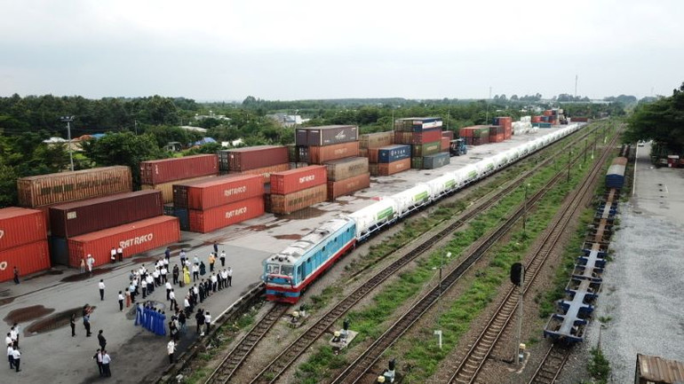 Chuyến tàu chở khí LNG đầu tiên.