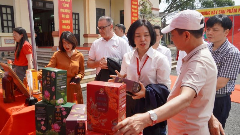 Sản phẩm mật ong hoa nhãn, long nhãn của tỉnh Hưng Yên có nhiều cơ hội được bày bán trong kênh bán lẻ hiện đại của Central Retail Việt Nam.