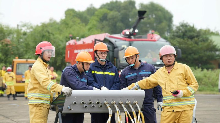 Lần đầu tiên, bộ thiết bị cứu hộ được sử dụng trong cuộc diễn tập thực tế tại cảng hàng không khi xảy ra sự cố.