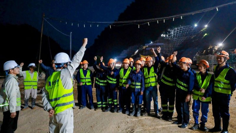 Thi đua 525 ngày đêm thông tuyến dự án đường cao tốc Đồng Đăng-Trà Lĩnh.