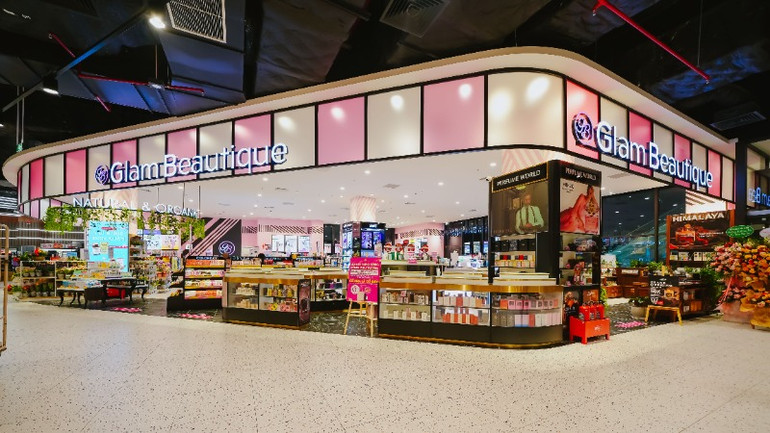 Glam Beautique tại Aeon Xuân Thủy có quy mô diện tích hơn 400m2 với nhiều dịch vụ làm đẹp.