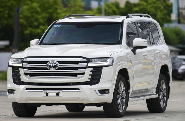 Khách hàng có xe bị ảnh hưởng sẽ được mời mang xe đến kiểm tra, cập nhật lại phần mềm trong khoảng nửa giờ. Khách hàng có xe bị ảnh hưởng sẽ được mời mang xe đến kiểm tra, cập nhật lại phần mềm trong khoảng nửa giờ.