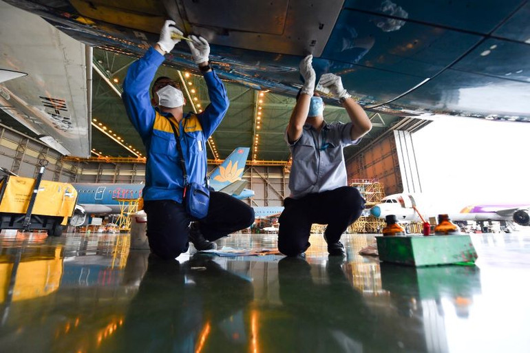 Việt Nam từng bước hiện thực hóa kế hoạch trở thành trung tâm của hoạt động bảo dưỡng, sửa chữa máy bay trong khu vực và quốc tế. Việt Nam từng bước hiện thực hóa kế hoạch trở thành trung tâm của hoạt động bảo dưỡng, sửa chữa máy bay trong khu vực và quốc tế.