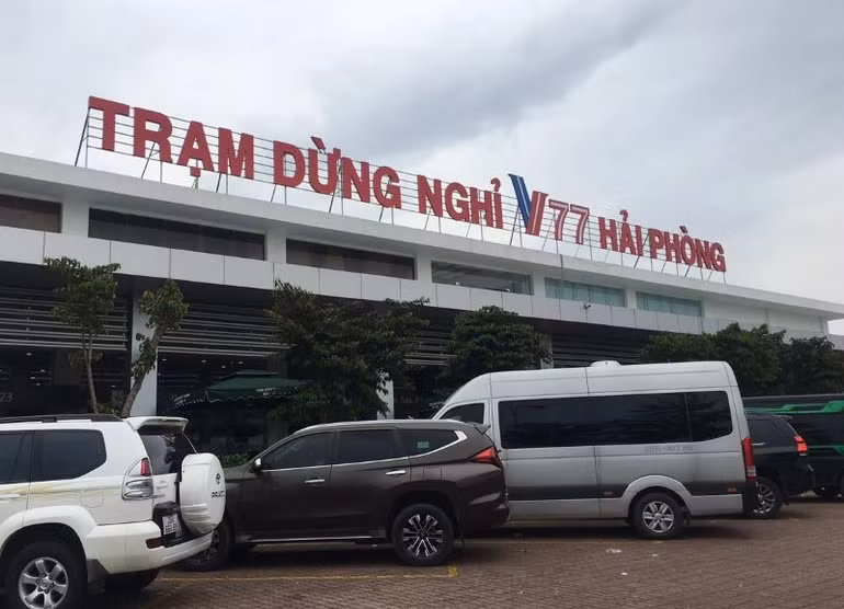 Trạm dừng nghỉ trên đường cao tốc Hà Nội-Hải Phòng.