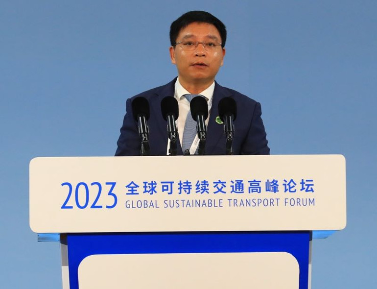 Bộ trưởng Giao thông vận tải Nguyễn Văn Thắng phát biểu ý kiến tại Diễn đàn.