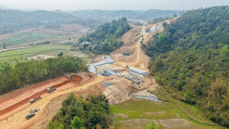 Dự án đường cao tốc Đồng Đăng-Trà Lĩnh do Tập đoàn Đèo Cả đầu tư theo phương thức PPP.