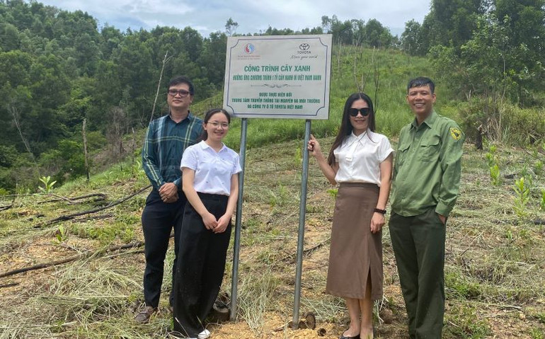 Trao tặng tổng cộng 6.000 cây tại rừng phòng hộ sông Ngàn Phố.