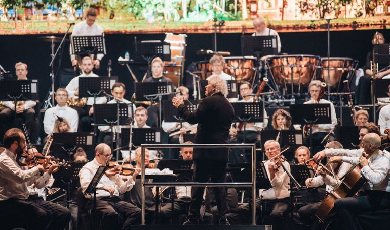 Các tiết mục được dàn dựng ấn tượng, mang đến cho khán giả trải nghiệm trọn vẹn, thăng hoa.