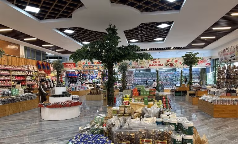 Trạm dừng nghỉ Xuân Khiêm được đầu tư đồng bộ, hiện đại trên đường cao tốc Cao Bồ-Mai Sơn. Trạm dừng nghỉ Xuân Khiêm được đầu tư đồng bộ, hiện đại trên đường cao tốc Cao Bồ-Mai Sơn.