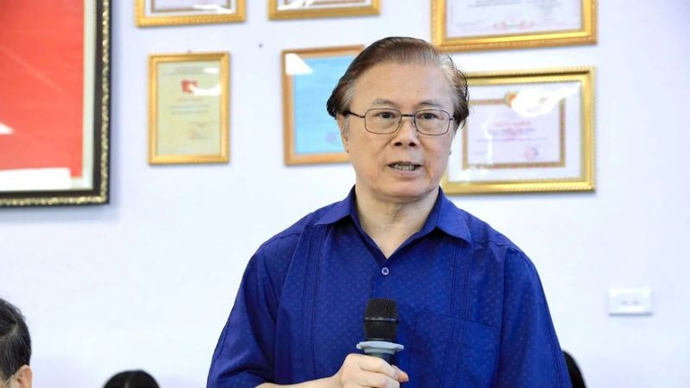 Phó Giáo sư, Tiến sĩ Trần Quốc Toản chia sẻ ý kiến tại tọa đàm.